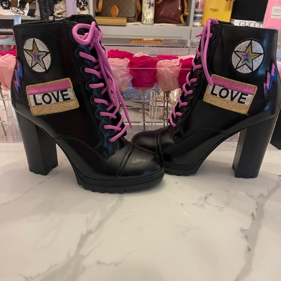 Adorable Aldo booties - Picture 1 of 5